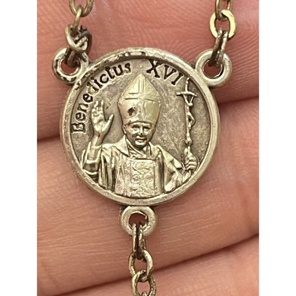 Vintage Red Bead Rosary Crucifix Pope Benedict XVI Silver Tone Catholic Prayer - Picture 4 of 11